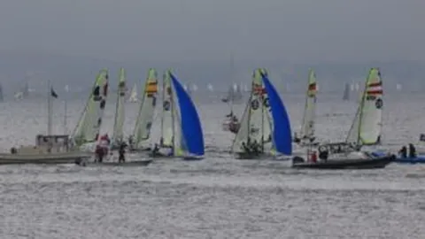 冰壶激战：中意对决世界锦标赛循环赛日